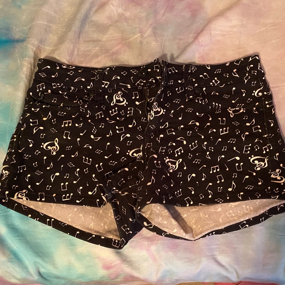 Music note shorts